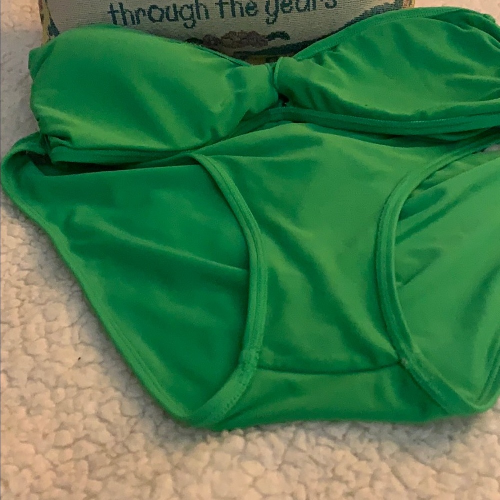 Bathing suits - Picture 4 of 6